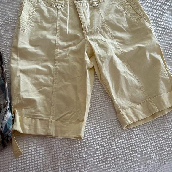 2 pair Bermuda shorts womens size 8 cotton/spandex - Picture 3 of 5